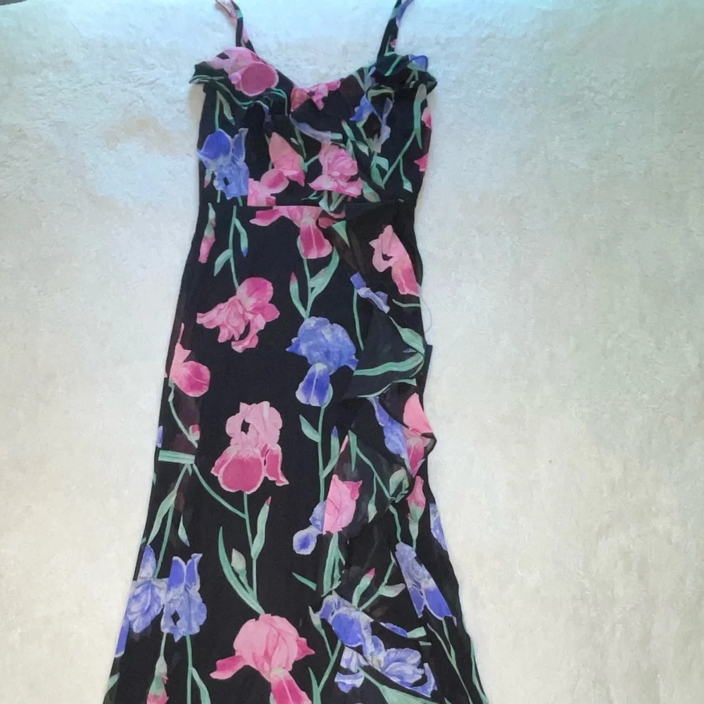Lulu’s Elegant Bliss Black Dark Floral‎ Print Ruffled Sleeveless Maxi Dress - Picture 3 of 10